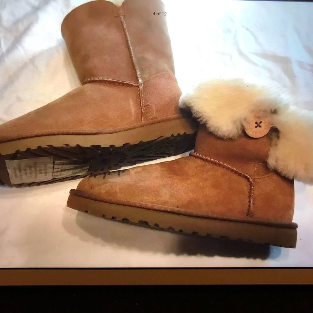 Sold UGG Australia Classic Short Leather Boots Women’s size 7 color Chestnut New - Picture 9 of 14